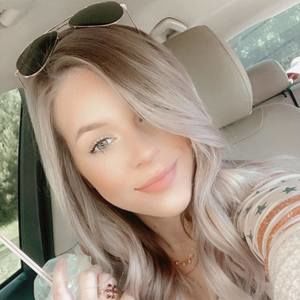 Meet your Posher, Caitlyn